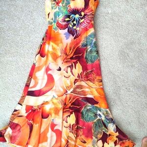 Beautiful, colorful strapless dress. Great condition. Comes from smoke free home